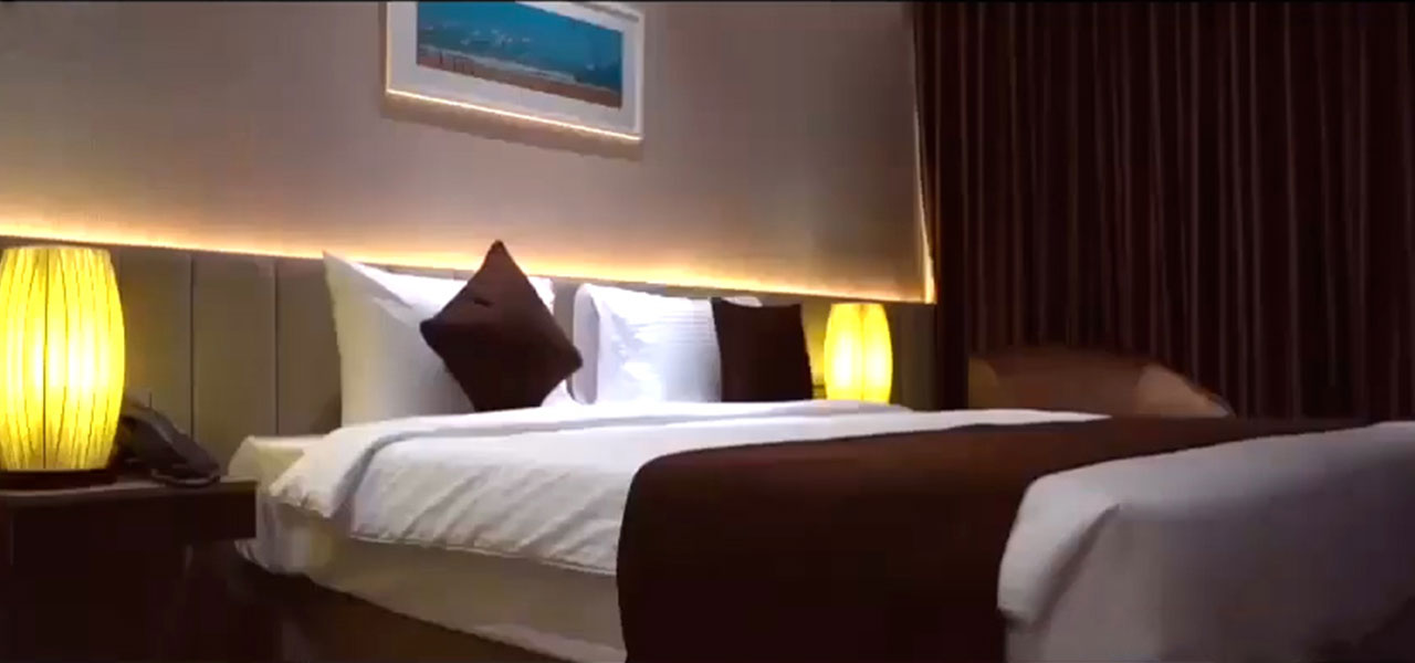 Deluxe King in Pearl Hotel